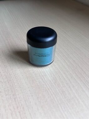 Teal A35 - MAC Cosmetics Loose Pigment